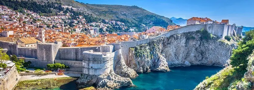 ŽVILGSNIS Į KROATIJĄ iš jūros pusės, arba atostogos po burėmis