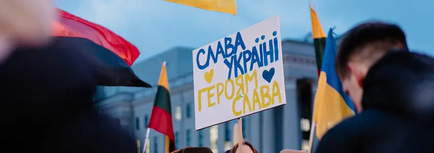 Daugiau nei 3 savaites ukrainiečiais prie sienos besirūpinantis Nikodem: ukrainiečių vaikas karą paaiškino paprastai: „mus užpuolė putinai, labai blogi žmonės, kurie nieko nemyli“